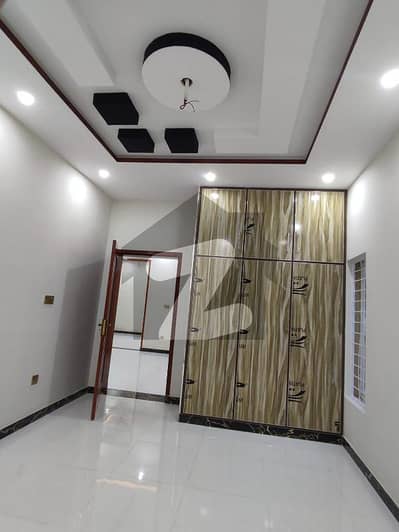 ایڈن بولیوارڈ ہاؤسنگ سکیم کالج روڈ,لاہور میں 3 کمروں کا 5 مرلہ بالائی پورشن 35.0 ہزار میں کرایہ پر دستیاب ہے۔
