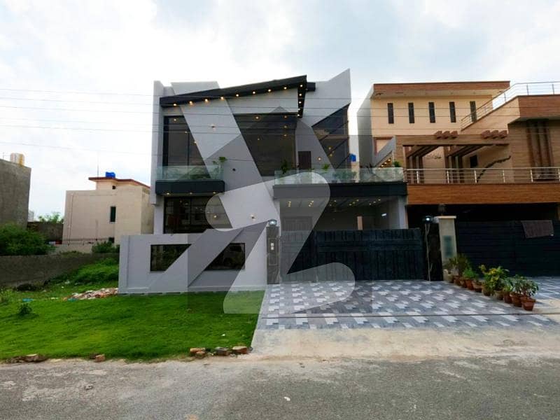 10 Marla House Is Available For Sale In Formanites Housing Scheme Block E Lahore