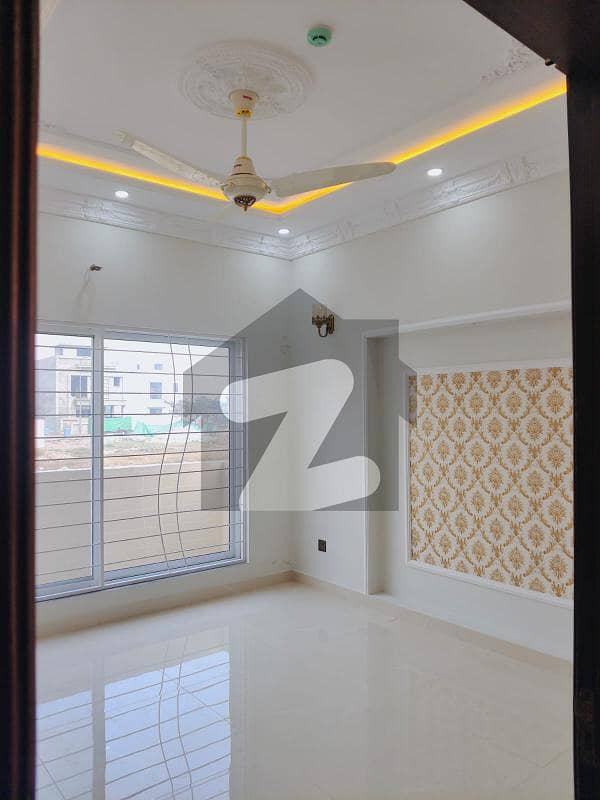 ڈی ایچ اے فیز 5 ڈیفنس (ڈی ایچ اے),لاہور میں 3 کمروں کا 5 مرلہ مکان 2.5 کروڑ میں برائے فروخت۔