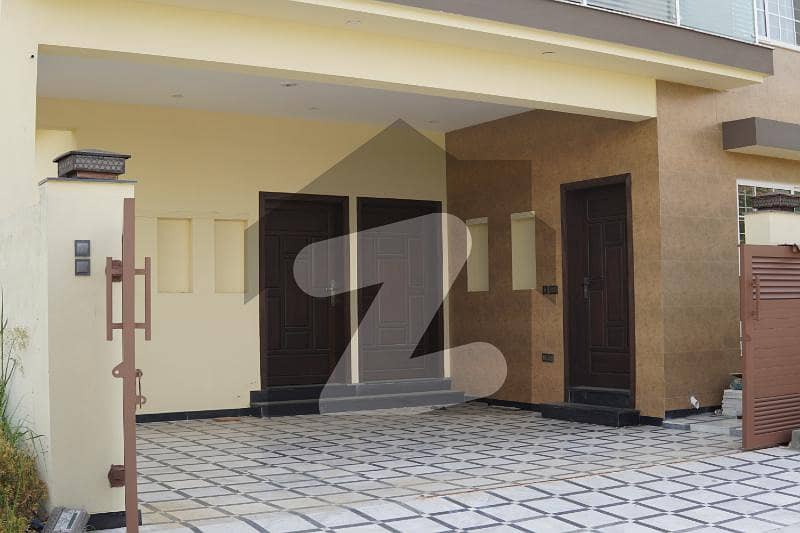 ٹاپ سٹی 1 - بلاک ڈی ٹاپ سٹی 1,اسلام آباد میں 5 کمروں کا 10 مرلہ مکان 1.3 لاکھ میں کرایہ پر دستیاب ہے۔
