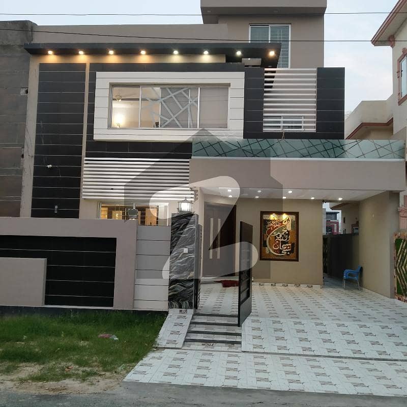 10 Marla Beautiful Modern Design Luxury House For Sale In Central Park Lahore