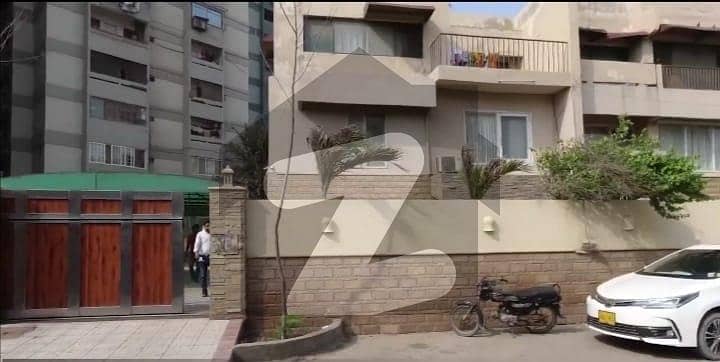 سِی ویو اپارٹمنٹس کراچی میں 4 کمروں کا 1 کنال فلیٹ 6.8 کروڑ میں برائے فروخت۔