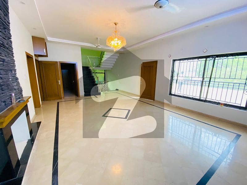 Renovated 6 Bedroom House With Lawn Available In F-6 For Rent