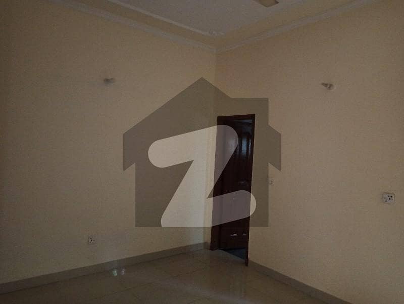 گارڈن ٹاؤن - اورنگزیب بلاک گارڈن ٹاؤن,لاہور میں 2 کمروں کا 1 کنال بالائی پورشن 1.0 لاکھ میں کرایہ پر دستیاب ہے۔