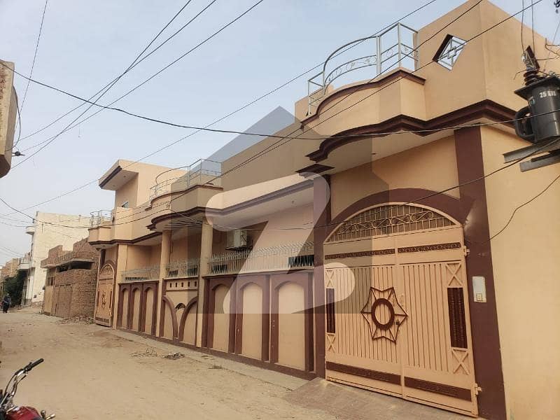 Prime Location House Of 10 Marla In Farid Town For sale