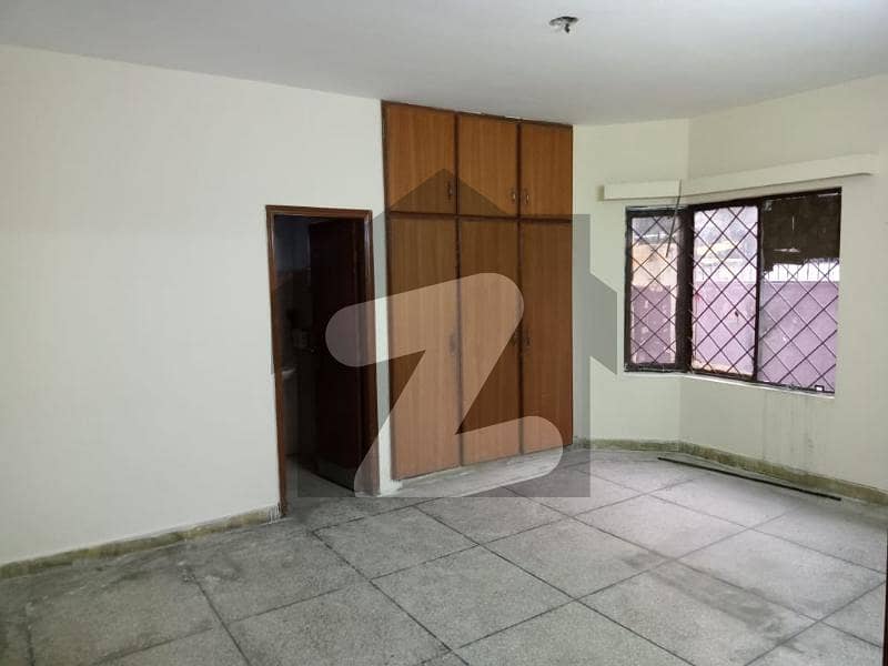 Eden Cottage Near To DHA Phase 1 Block A 8 Marla Full House For Rent With Servant Quarter & 2 Car Parkng