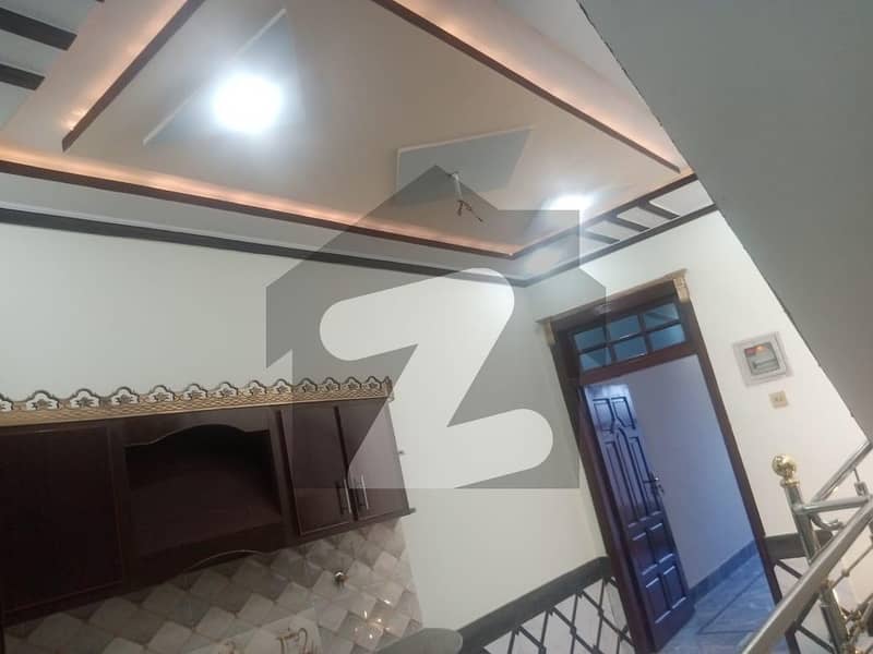 فیصل کالونی ڈلا زیک روڈ پشاور میں 4 کمروں کا 2 مرلہ مکان 85 لاکھ میں برائے فروخت۔