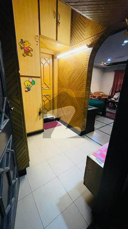 کینال روڈ فیصل آباد میں 3 کمروں کا 10 مرلہ بالائی پورشن 1.8 لاکھ میں کرایہ پر دستیاب ہے۔