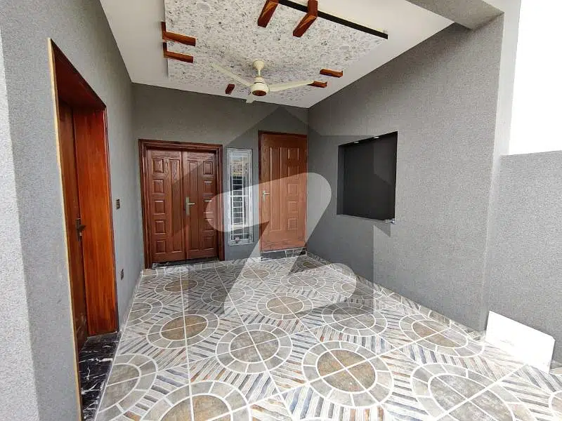 Prime Location 5 Marla Modern Designed House Available For Sale in Lahore Villas