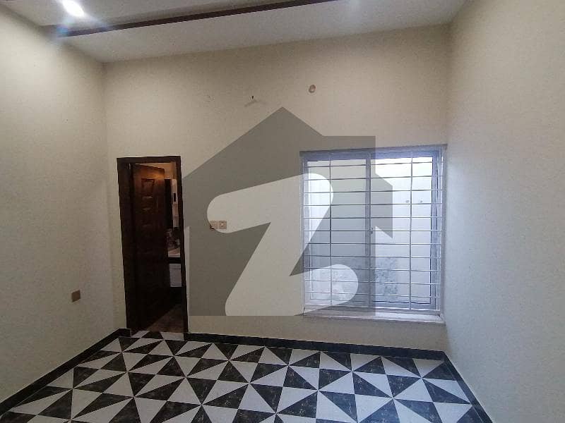Prime Location 5 Marla Spacious Lower Portion Is Available In Shalimar Colony For rent