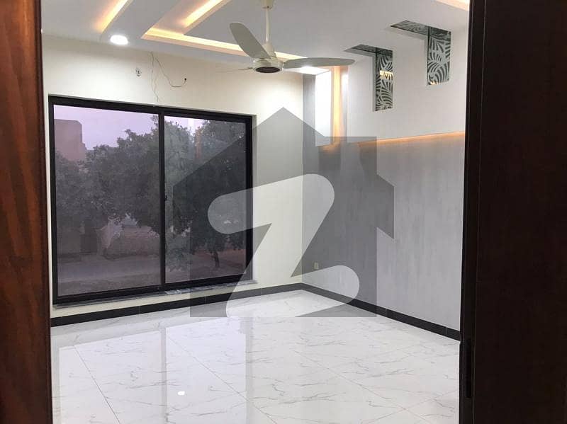 بحریہ ٹاؤن سیکٹر A بحریہ ٹاؤن,لاہور میں 5 کمروں کا 10 مرلہ مکان 1.0 لاکھ میں کرایہ پر دستیاب ہے۔