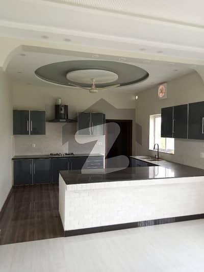 Prime Location 20 Marla Upper Portion For rent In Chinar Bagh - Rachna Block
