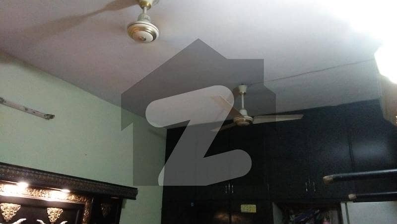 سوساں روڈ فیصل آباد میں 6 کمروں کا 12 مرلہ مکان 1.5 کروڑ میں برائے فروخت۔