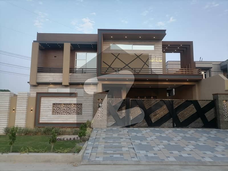 عبداللہ گارڈنز ایسٹ کینال روڈ,کینال روڈ,فیصل آباد میں 5 کمروں کا 1 کنال مکان 9.75 کروڑ میں برائے فروخت۔ عبداللہ گارڈنز ایسٹ کینال روڈ,کینال روڈ,فیصل آباد میں 5 کمروں کا 1 کنال مکان 9.75 کروڑ میں برائے فروخت۔