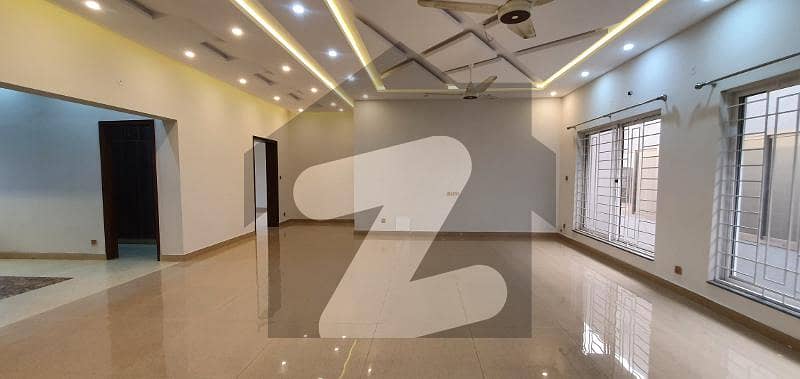 اسٹیٹ لائف ہاؤسنگ سوسائٹی لاہور میں 3 کمروں کا 1 کنال بالائی پورشن 75.0 ہزار میں کرایہ پر دستیاب ہے۔
