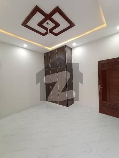 5 MARLA UPPER PORTION AVAILABLE FOR RENT FOR BACHELOR'S IN EDEN RESIDENCIA COLLEGE ROAD LAHORE