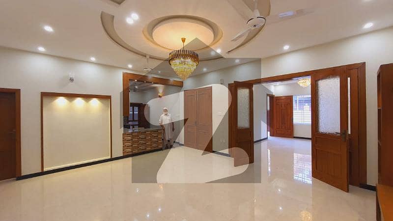 سوان گارڈن ۔ بلاک ڈی سوان گارڈن,اسلام آباد میں 6 کمروں کا 1 کنال مکان 1.7 لاکھ میں کرایہ پر دستیاب ہے۔