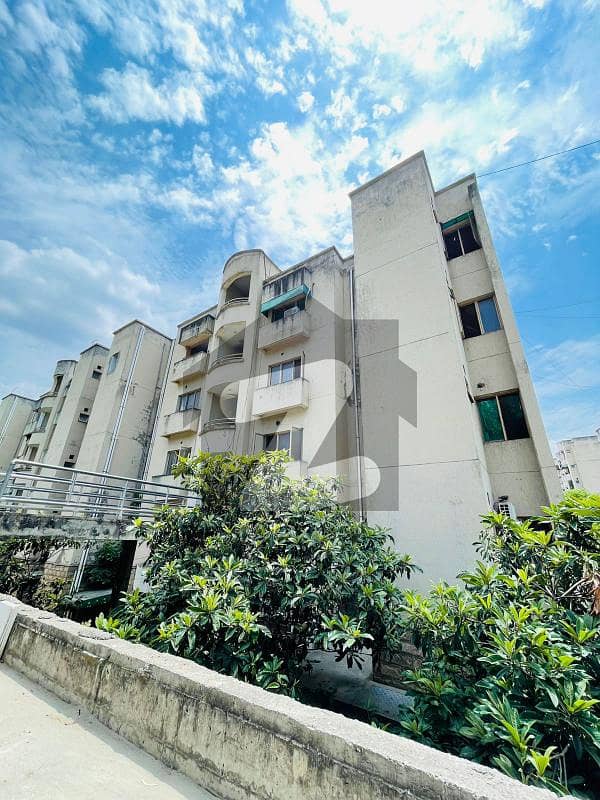 G,8/4, PHA FLAT 2ND FLOOR 3 BED 2 ATTACHED BATH TVL BEST LOCATION