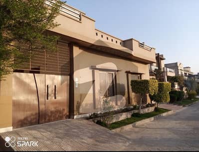 سعید کالونی فیصل آباد میں 2 کمروں کا 5 مرلہ مکان 1.1 کروڑ میں برائے فروخت۔