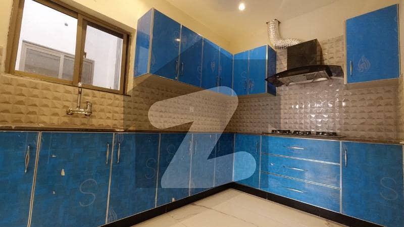 یتیم خانہ چوک ملتان روڈ لاہور میں 5 کمروں کا 5 مرلہ مکان 2.65 کروڑ میں برائے فروخت۔