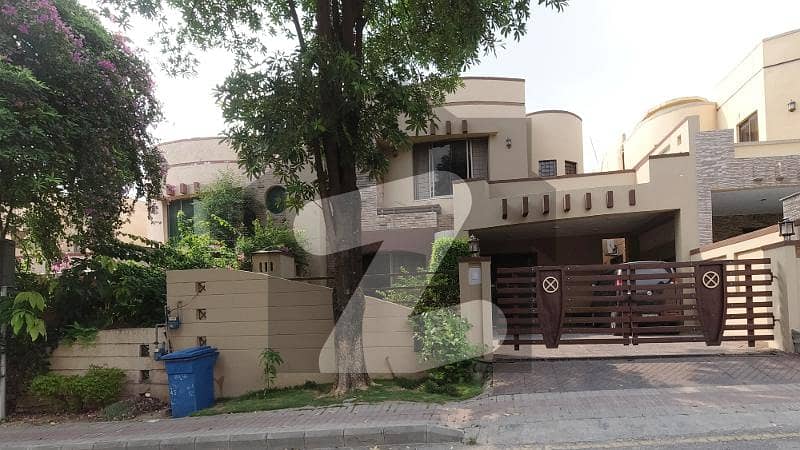 بحریہ ٹاؤن ۔ سفاری ولاز بحریہ ٹاؤن راولپنڈی,راولپنڈی میں 4 کمروں کا 12 مرلہ مکان 4.6 کروڑ میں برائے فروخت۔