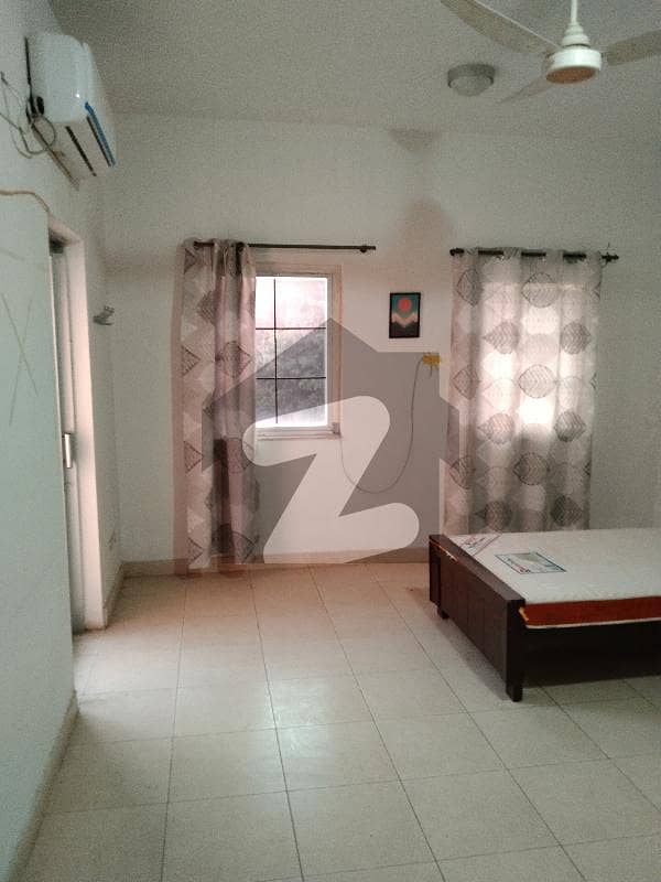 بحریہ آرچرڈ لاہور میں 4 کمروں کا 1 کنال مکان 1.1 لاکھ میں کرایہ پر دستیاب ہے۔