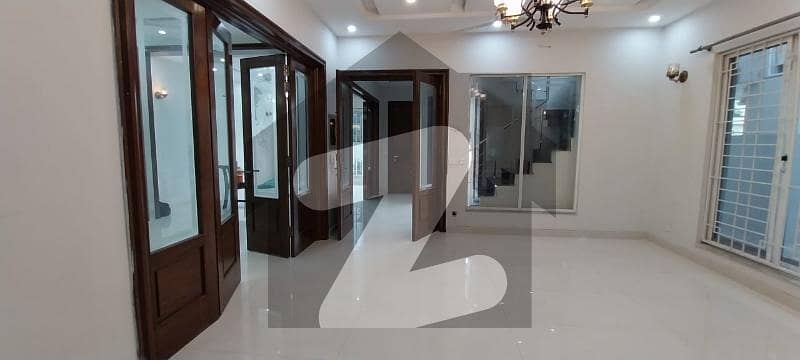 10 MARLA ALMOST BRAND HOUSE FOR RENT DHA PHASE 8 EDEN CITY