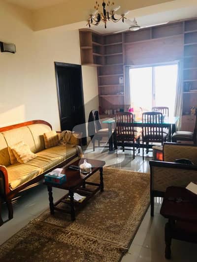 یونیورسٹی ٹاؤن پشاور میں 4 کمروں کا 7 مرلہ فلیٹ 1.35 کروڑ میں برائے فروخت۔