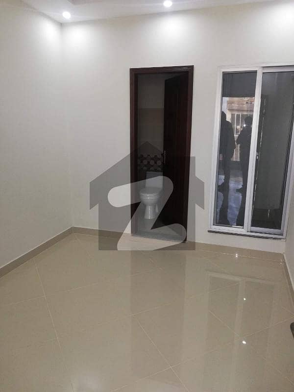 4 Marla Luxurious Grand Plaza Floor 2nd With Huge Parking Space For Rent