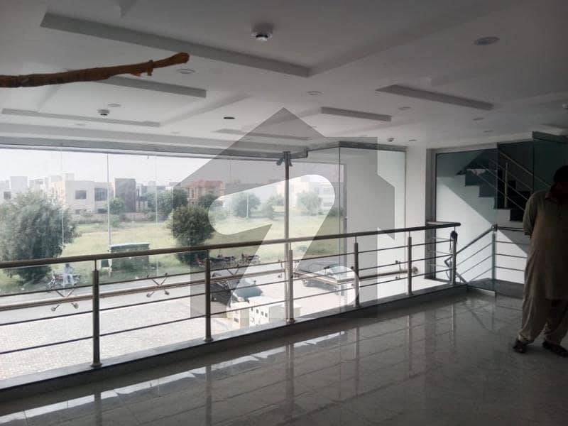 ڈی ایچ اے فیز 6 ڈیفنس (ڈی ایچ اے) لاہور میں 1 کمرے کا 4 مرلہ دفتر 1.6 لاکھ میں کرایہ پر دستیاب ہے۔