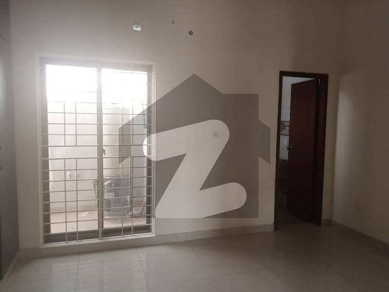 کینال ویلی مین کینال بینک روڈ,لاہور میں 2 کمروں کا 3 مرلہ بالائی پورشن 25.0 ہزار میں کرایہ پر دستیاب ہے۔