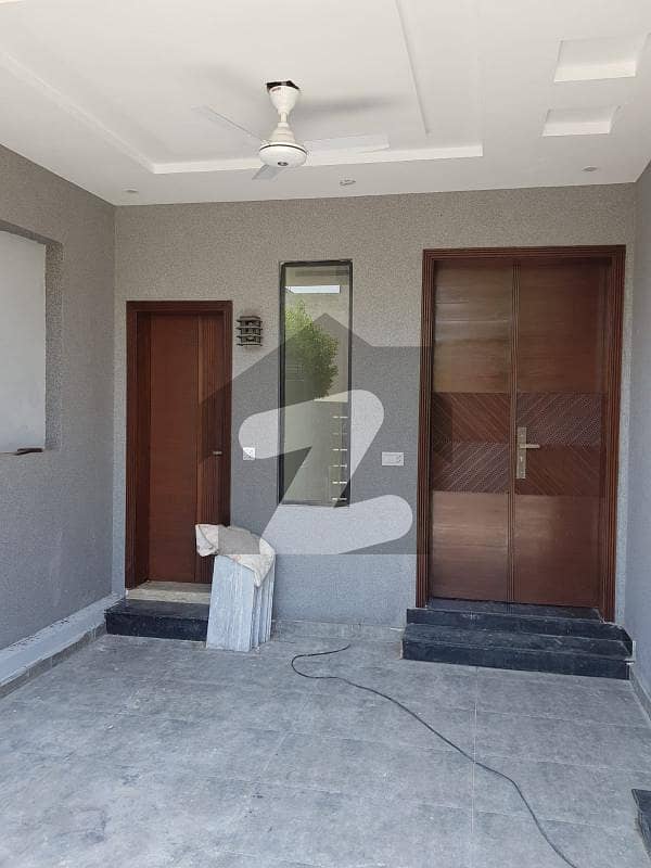 پارک ویو سٹی ۔ روز بلاک پارک ویو سٹی,لاہور میں 4 کمروں کا 5 مرلہ مکان 2.2 کروڑ میں برائے فروخت۔