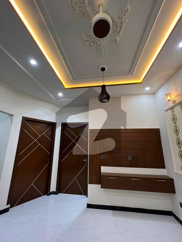 ریونیو سوسائٹی - بلاک بی ریوینیو سوسائٹی,لاہور میں 7 کمروں کا 5 مرلہ مکان 2.65 کروڑ میں برائے فروخت۔