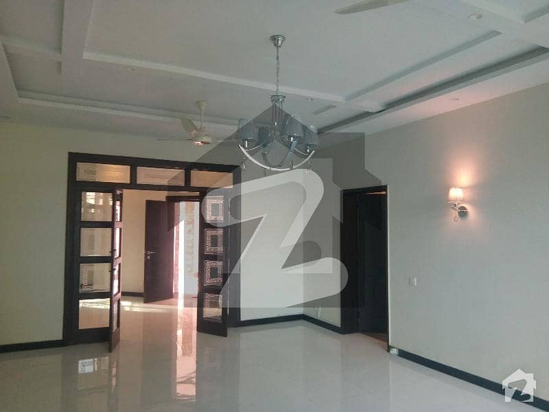 COMMERCIAL BUILDING 6000 SQ FT FOR RENT MAIN BOULEVARD SHADMAN LAHORE