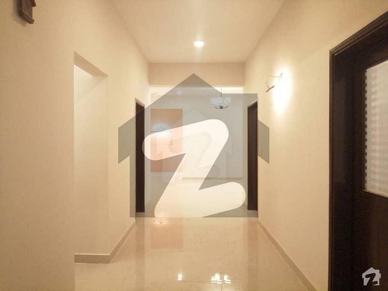 نیوی ہاؤسنگ سکیم کارساز کراچی میں 5 کمروں کا 16 مرلہ فلیٹ 9.5 کروڑ میں برائے فروخت۔