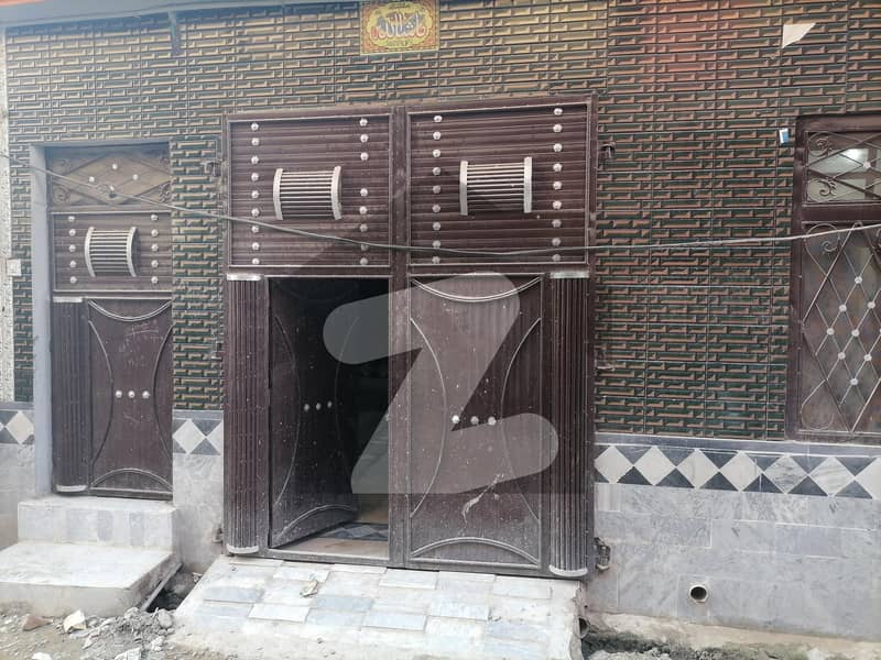 ڈلا زیک روڈ پشاور میں 6 کمروں کا 3 مرلہ مکان 1.1 کروڑ میں برائے فروخت۔