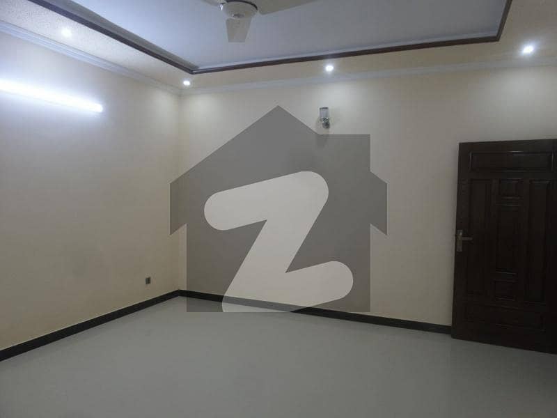 Flat 2800 Square Feet For rent In I-8