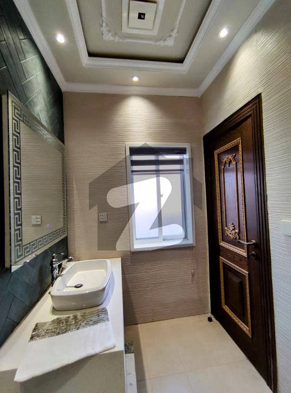 ڈی ایچ اے فیز 6 ڈیفنس (ڈی ایچ اے),لاہور میں 5 کمروں کا 1 کنال مکان 9.7 کروڑ میں برائے فروخت۔