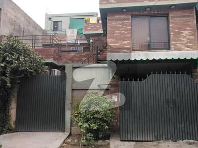کینال ویو لاہور میں 4 کمروں کا 10 مرلہ مکان 3.0 کروڑ میں برائے فروخت۔