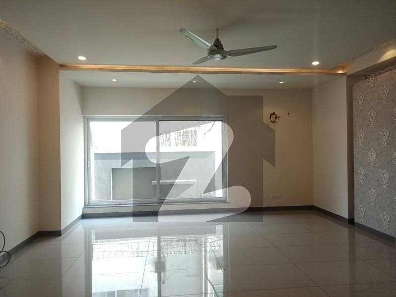 Commercial House Is Available For Rent 1 Kanal