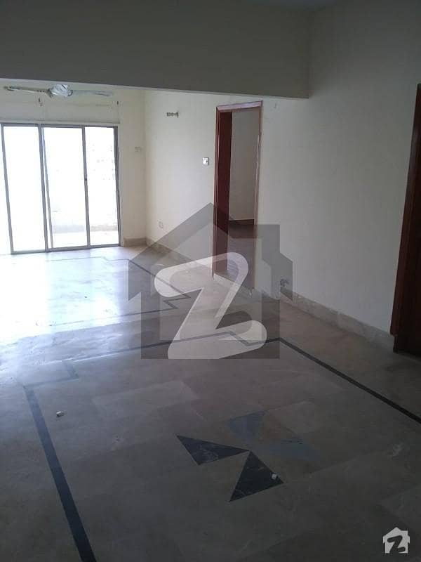 کلفٹن ۔ بلاک 2 کلفٹن,کراچی میں 4 کمروں کا 11 مرلہ فلیٹ 4.5 کروڑ میں برائے فروخت۔