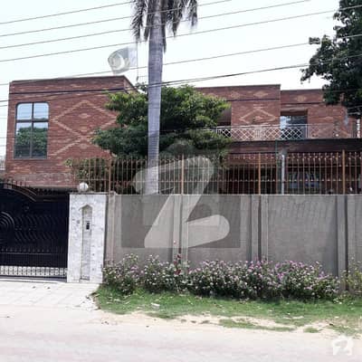 کینال ویو لاہور میں 5 کمروں کا 1 کنال مکان 1.75 لاکھ میں کرایہ پر دستیاب ہے۔