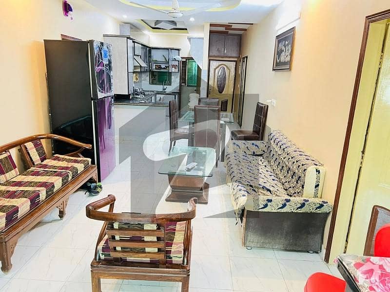 صنوبر ٹوِن ٹاور سعدی روڈ,کراچی میں 3 کمروں کا 8 مرلہ فلیٹ 1.4 کروڑ میں برائے فروخت۔