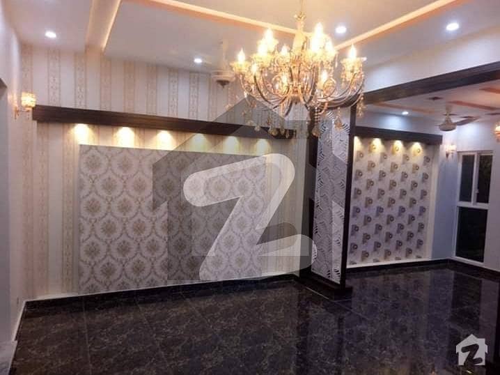 کیولری گراؤنڈ لاہور میں 6 کمروں کا 1 کنال مکان 2.0 لاکھ میں کرایہ پر دستیاب ہے۔