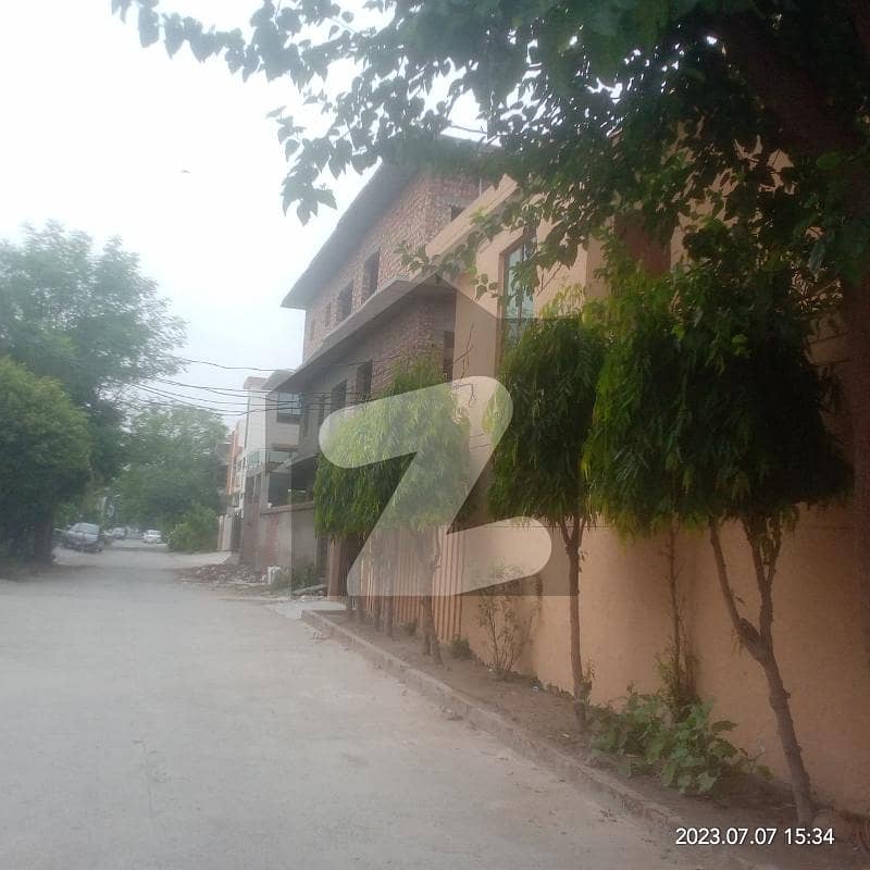 ماڈل ٹاؤن ۔ بلاک ایم ماڈل ٹاؤن,لاہور میں 4 کمروں کا 10 مرلہ مکان 3.75 کروڑ میں برائے فروخت۔