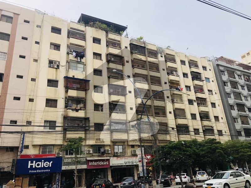 بہادر آباد گلشنِ اقبال ٹاؤن,کراچی میں 4 کمروں کا 13 مرلہ پینٹ ہاؤس 4.25 کروڑ میں برائے فروخت۔