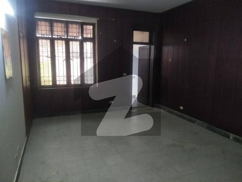 10 Marla Lower portion available for Rent
 in Azam garden