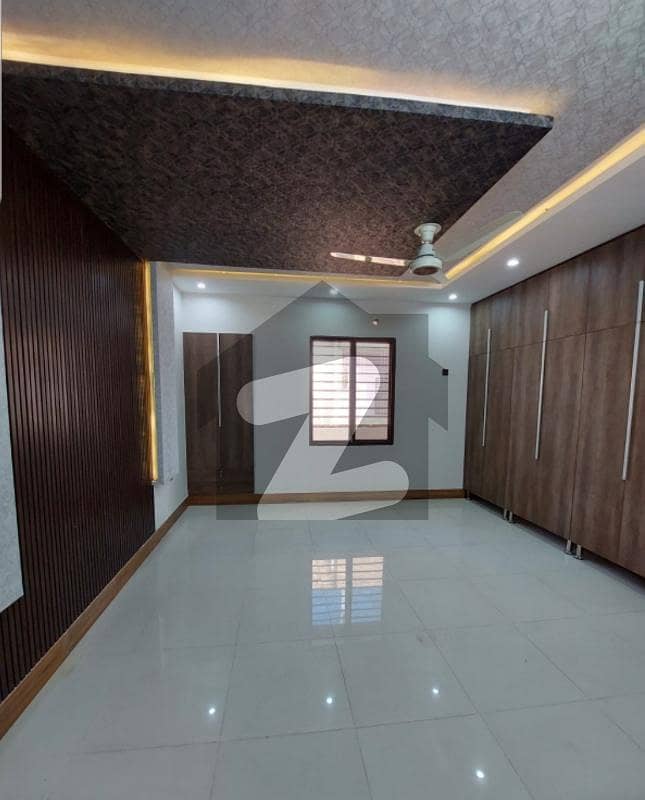 Beautiful Portion with leased Roof Beautiful Portion with leased Roof