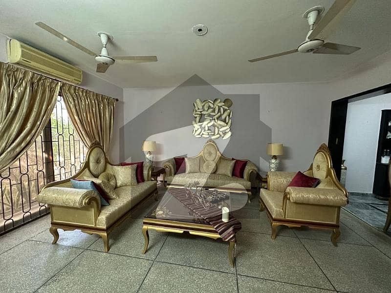Kanal Stylish Bungalow available for Sale with basement