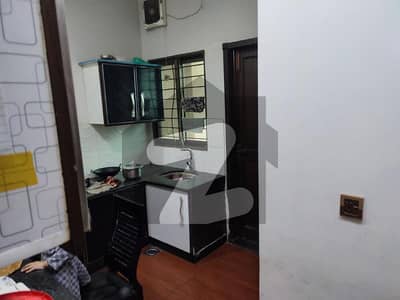 جوبلی ٹاؤن لاہور میں 6 کمروں کا 5 مرلہ مکان 1.8 کروڑ میں برائے فروخت۔